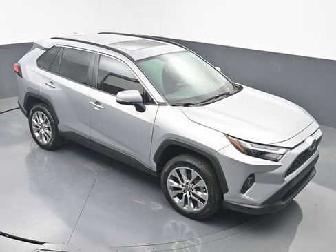 Used 2022 Toyota RAV4 XLE Premium AWD/4WD image 38