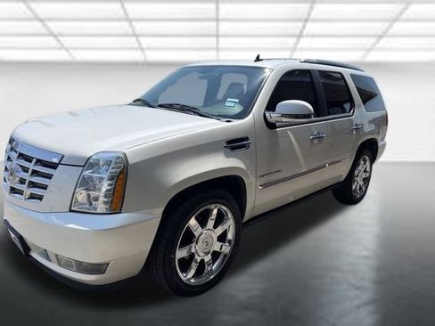 Used 2010 Cadillac Escalade Premium AWD/4WD image 2