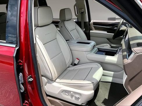 Used 2022 GMC Yukon XL Denali AWD/4WD image 28