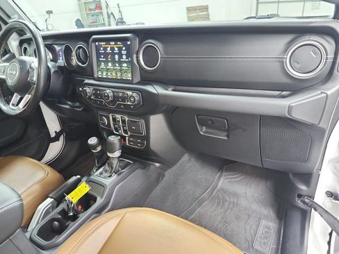 Used 2022 Jeep Gladiator Overland w/ Popular Equipment Package AWD/4WD image 35