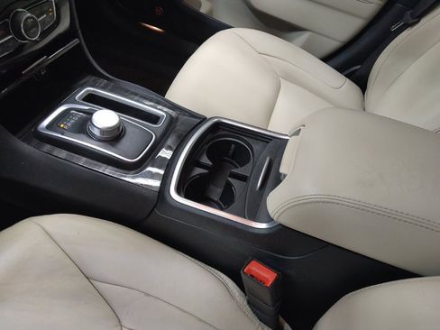 Used 2016 Chrysler 300 Limited RWD image 26