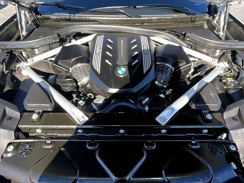 Used 2021 BMW X7 M50i image 31