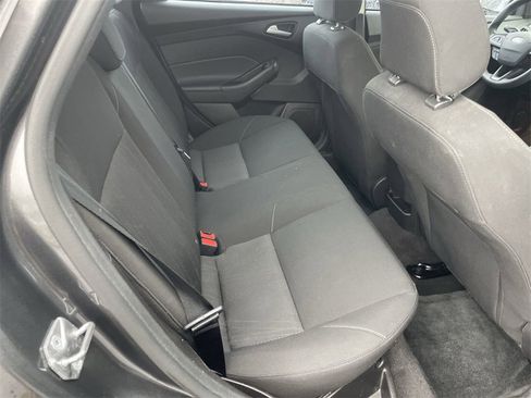 Used 2018 Ford Focus SE w/ SE Appearance Package image 23