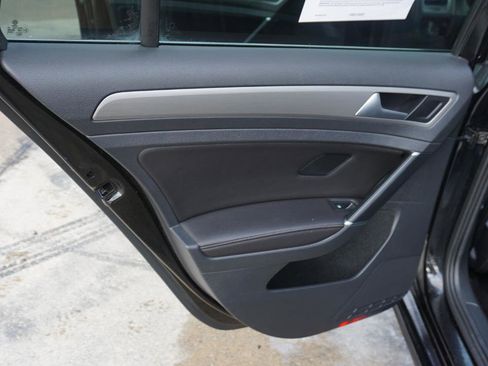Used 2016 Volkswagen Golf Limited Edition image 28