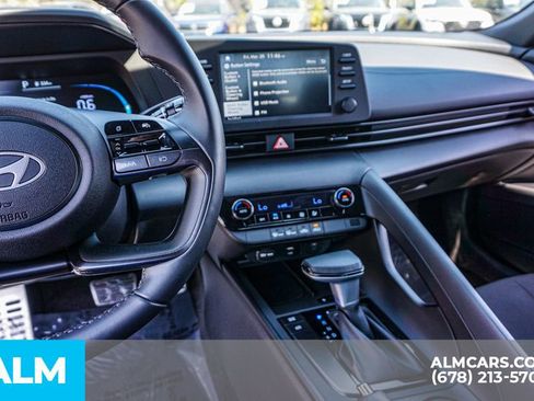 Used 2025 Hyundai Elantra Sport image 32