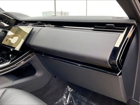 Used 2025 Land Rover Range Rover Sport SE image 20