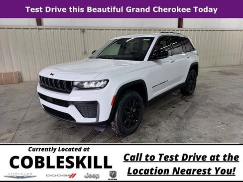 New 2026 Jeep Grand Cherokee Altitude AWD/4WD image 9