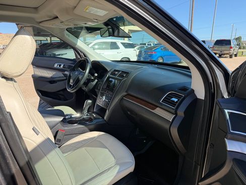 Used 2018 Ford Explorer Platinum AWD/4WD image 15