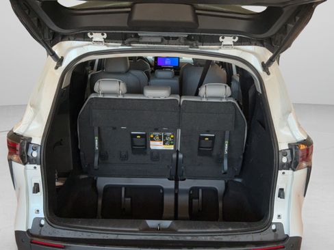 Used 2026 Toyota Sienna XLE FWD image 35