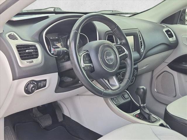 Used 2019 Jeep Compass Latitude FWD image 10