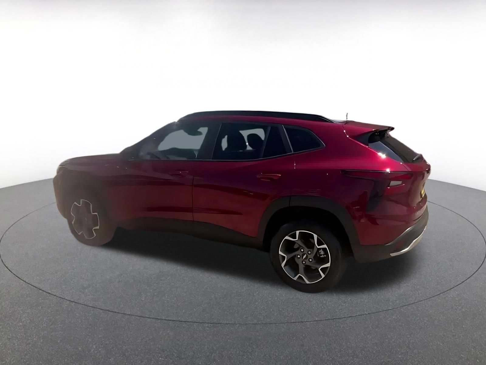 Used 2025 Chevrolet Trax LT w/ LT Convenience Package FWD image 8