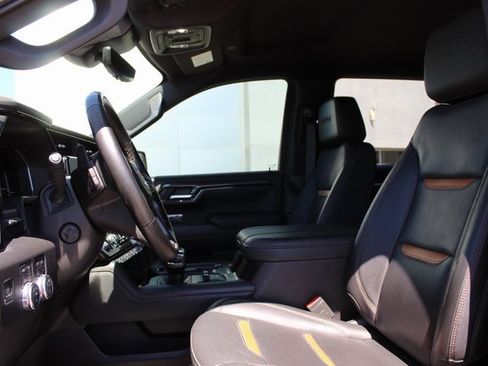Used 2024 GMC Sierra 1500 AT4 w/ Technology Package image 10