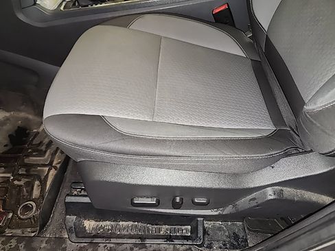 Used 2017 Ford Escape SE w/ SE Cold Weather Package AWD/4WD image 6