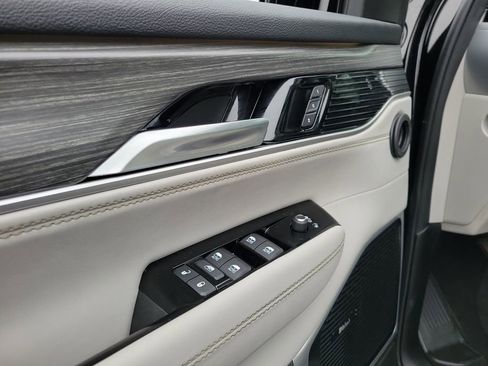 Used 2023 Jeep Wagoneer Series III w/ Premium Group I image 19