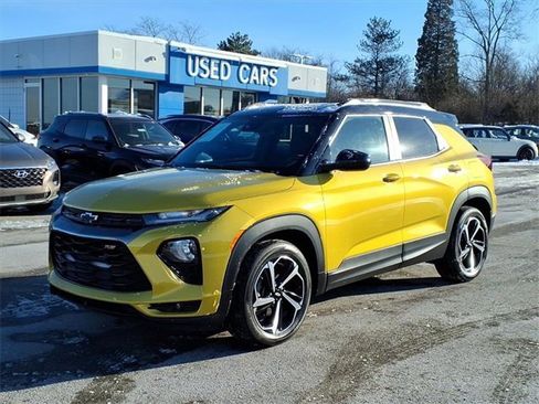 Used 2023 Chevrolet TrailBlazer RS w/ Sun and Liftgate Package image 2