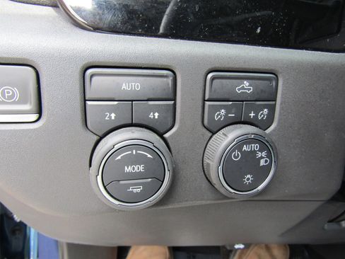 Used 2023 Chevrolet Silverado 1500 LT image 24