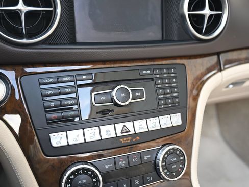 Used 2013 Mercedes-Benz SL 550 image 38