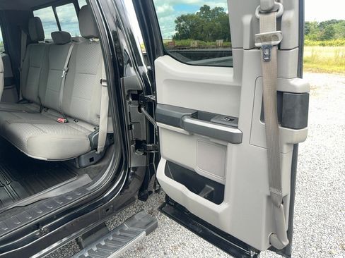 Used 2017 Ford F250 XLT w/ XLT Premium Package AWD/4WD image 10