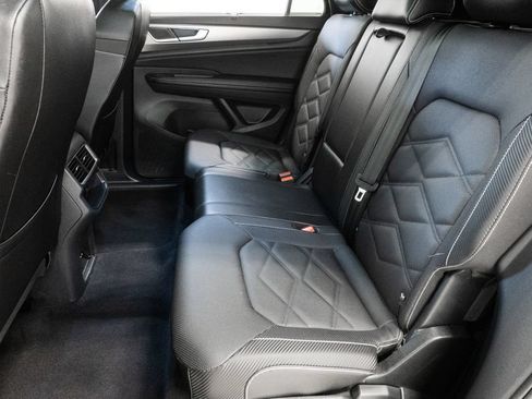 Used 2024 Volkswagen Atlas Cross Sport SE w/ Panoramic Sunroof Package AWD/4WD image 13