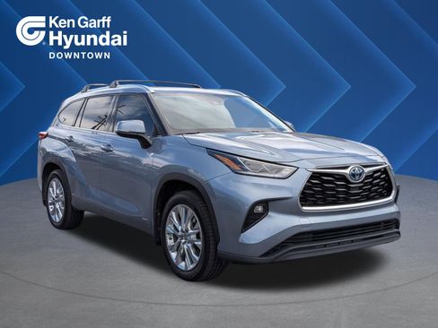 Used 2023 Toyota Highlander Limited AWD/4WD image 1