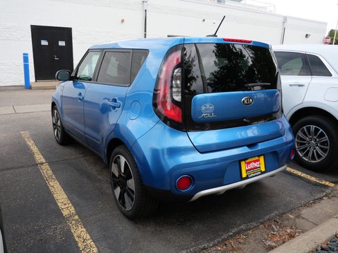 Used 2018 Kia Soul + FWD image 6