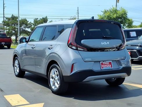 Used 2025 Kia Soul LX w/ LX Technology Package FWD image 6