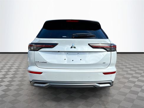 New 2025 Mitsubishi Outlander SE image 6