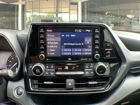 Used 2021 Toyota Highlander XSE AWD/4WD image 16