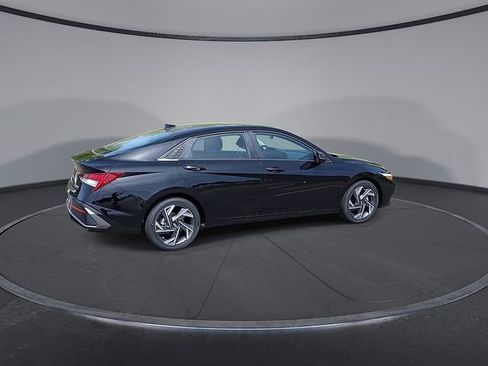 New 2026 Hyundai Elantra Limited FWD image 9