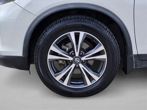 Used 2019 Nissan Rogue SV w/ Premium Package FWD image 24