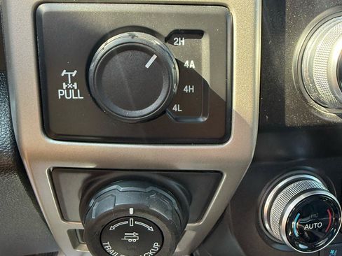 Used 2019 Ford F150 Lariat w/ Equipment Group 502A Luxury AWD/4WD image 13