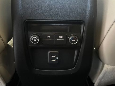 Used 2023 Buick Enclave Essence AWD/4WD image 24