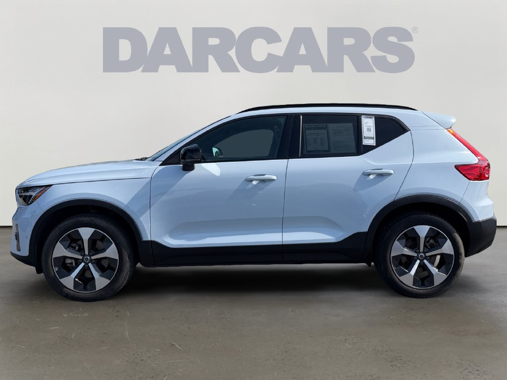 Certified 2024 Volvo XC40 B5 Plus AWD/4WD image 4
