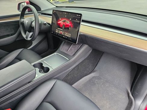 Used 2024 Tesla Model Y Long Range RWD image 13