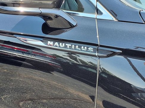 Used 2023 Lincoln Nautilus Reserve w/ Monochromatic Package AWD/4WD image 32