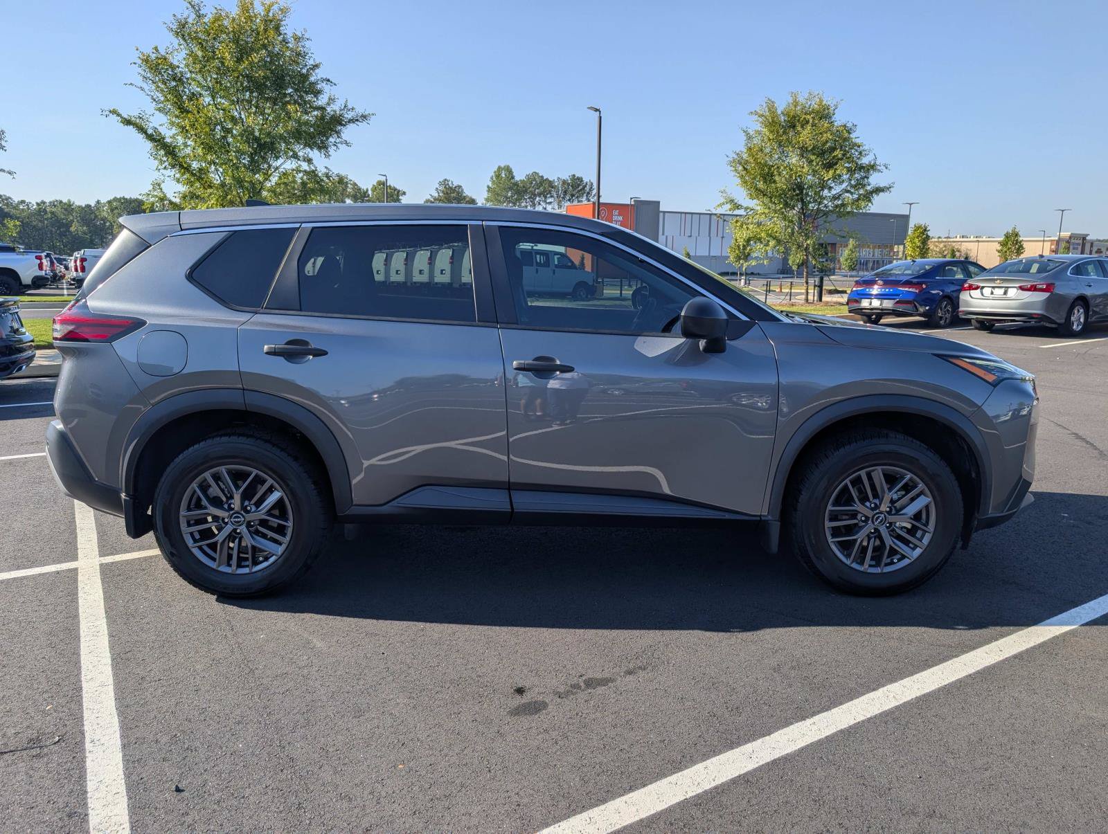 Used 2023 Nissan Rogue S FWD image 7