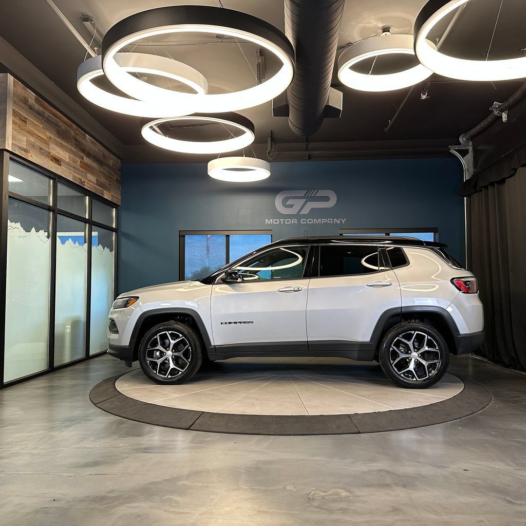 Used 2024 Jeep Compass Limited AWD/4WD image 6