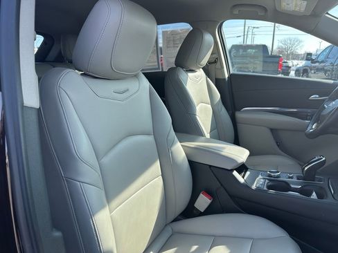 Used 2021 Cadillac XT4 Luxury w/ Cold Weather Package image 22