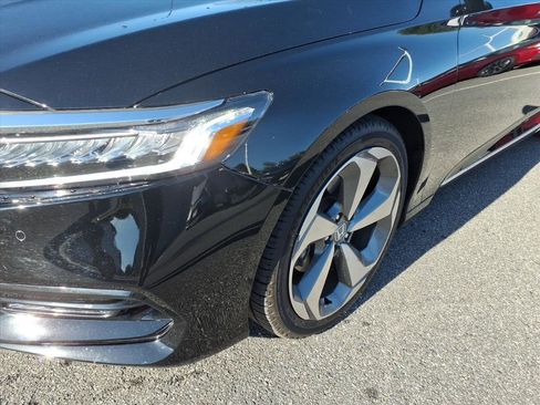 Used 2018 Honda Accord Touring image 8