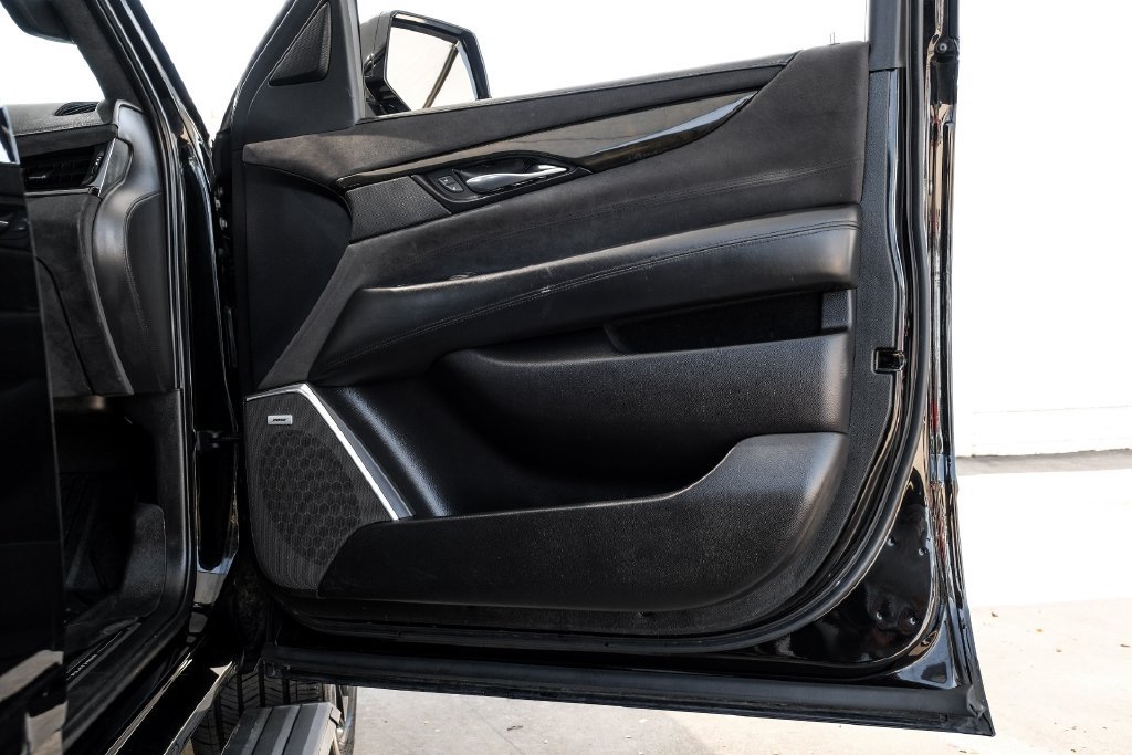 Used 2020 Cadillac Escalade Platinum AWD/4WD image 53