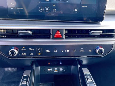 Certified 2025 Kia Sorento EX w/ Panoramic Sunroof Package image 19