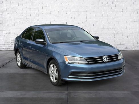 Used 2015 Volkswagen Jetta SE FWD image 1
