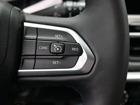 Used 2023 Jeep Compass Latitude AWD/4WD image 15