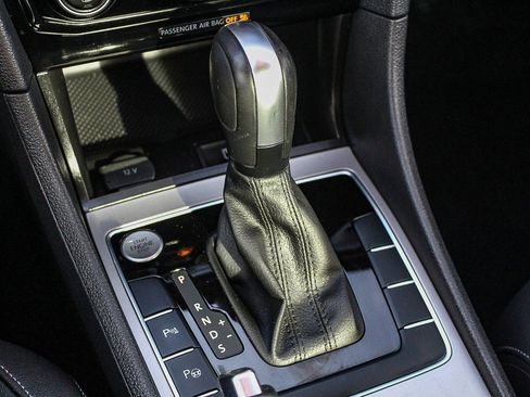 Used 2022 Volkswagen Passat 2.0T image 21