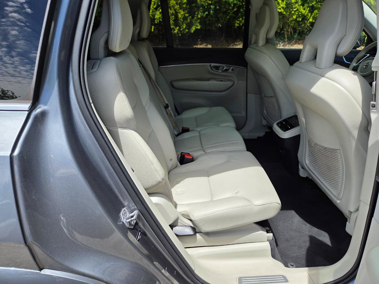 Used 2020 Volvo XC90 T5 Momentum w/ Protection Package Premier AWD/4WD image 17