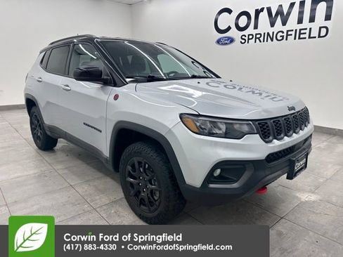 Used 2024 Jeep Compass Trailhawk image 6