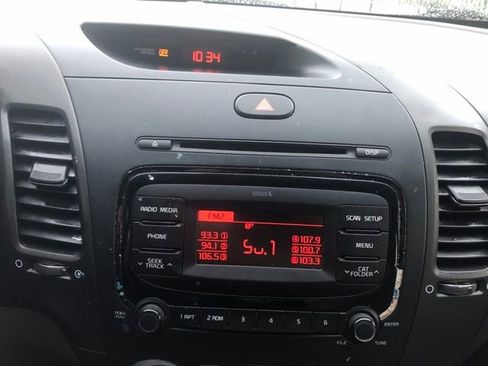 Used 2017 Kia Forte LX image 37