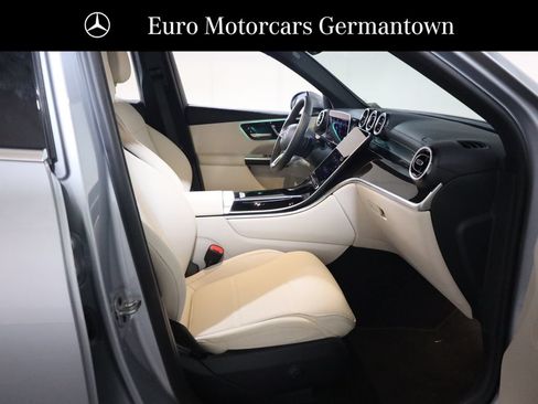 Used 2025 Mercedes-Benz GLC 300 4MATIC image 53