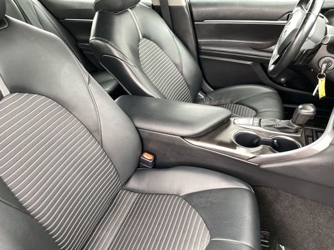 Used 2023 Toyota Camry SE FWD image 11