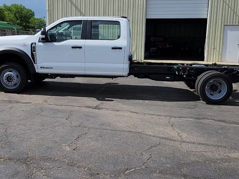 New 2025 Ford F550 4x4 Crew Cab image 4